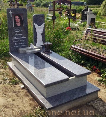 Пам’ятник надмогильний для жінки,Італійські памятники з граніту,одинарні памятники в італійському стилі ,елітний памятник,каталог памятників ,дизайн памятників гранітних,3d дизайн памятників