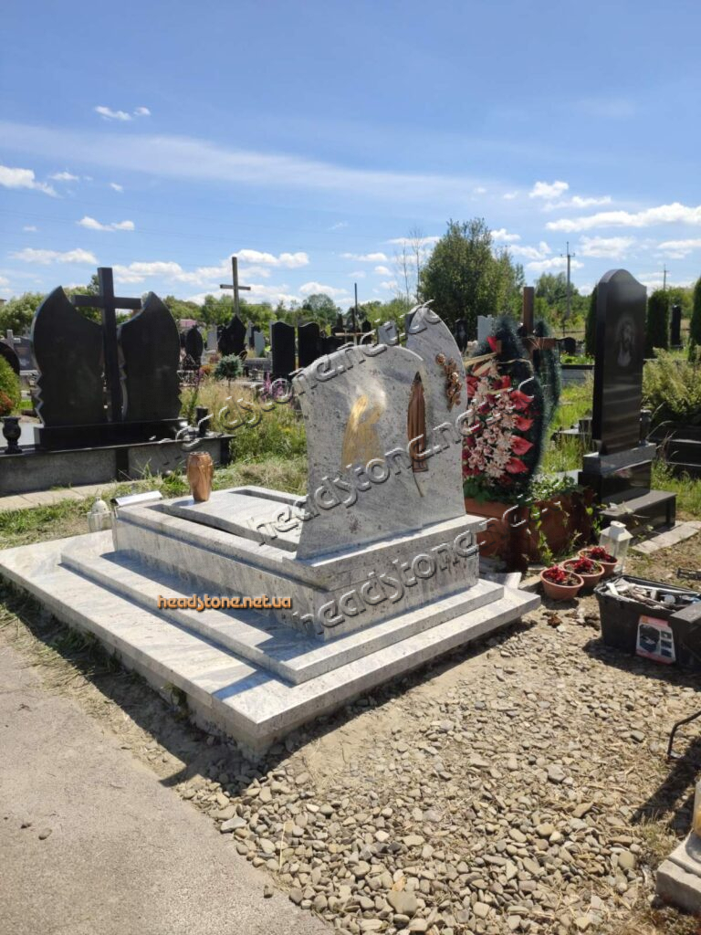 ексклюзивні памятники з граніту в італійськомй дизайні, Каталог одинарних памятників Елітні памятники і надгробки з граніту, Італійські надгробні памятники, дизайн памятників гранітних