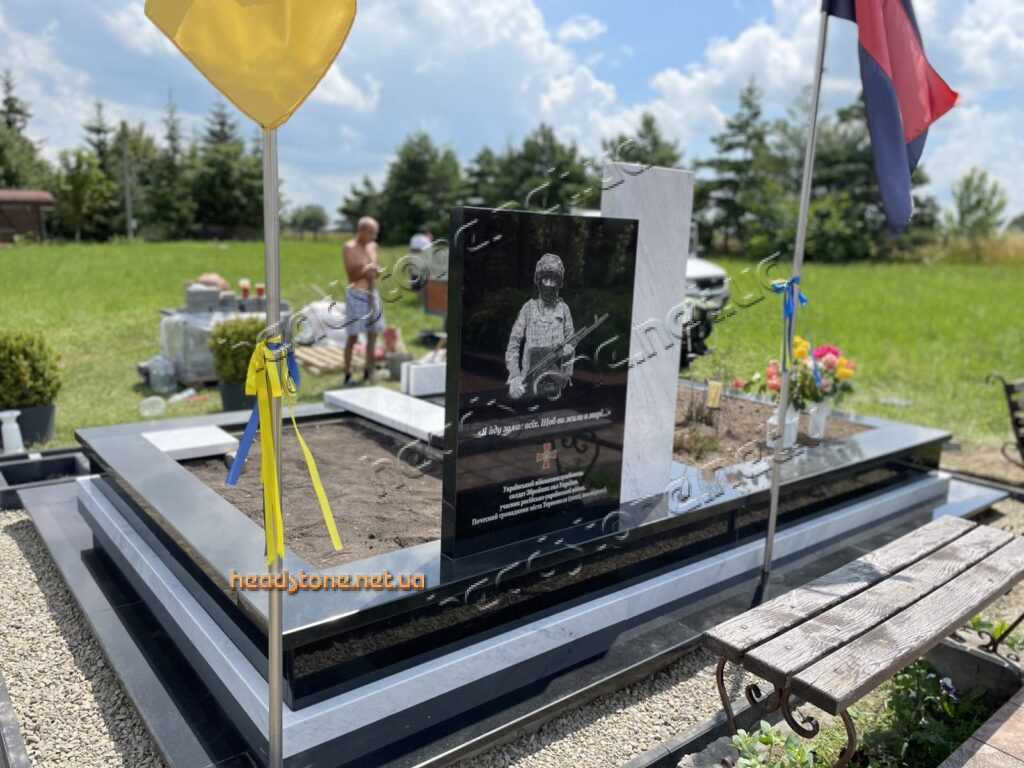 ПАМ'ЯТНИКИ ВІЙСЬКОВИМ Пам’ятники військовим ЗСУ пам'ятників загиблим військовим Пам’ятники для військових ЗСУ Пам’ятник з скульптурою загиблому військовому солдатові ЗСУ Памятники з білого мармуру пам'ятників загиблим військовим Встановлення пам'ятників загиблим військовим Пам’ятники для військових ЗСУ виготовлення на замовлення